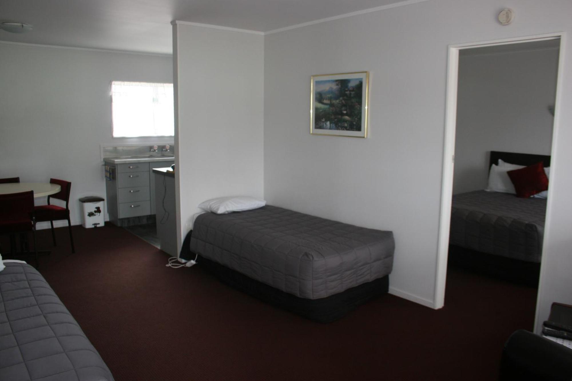 Burgundy Rose Motel Whangarei Esterno foto
